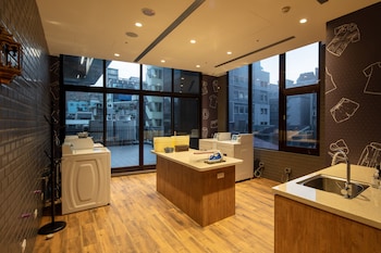 roaders plus hotel taipei station