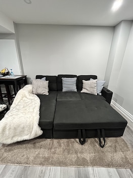 luxury 2 bedroom 2 full baths rooms