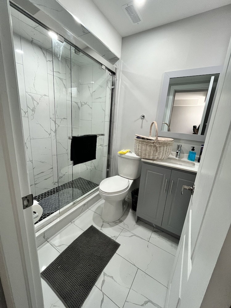 luxury 2 bedroom 2 full baths rooms