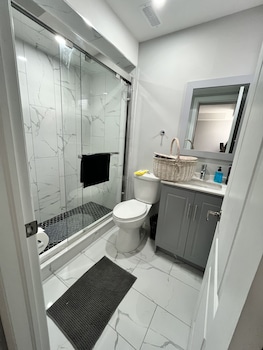 luxury 2 bedroom 2 full baths rooms