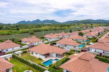 private 3 bedroom pool villa ms22