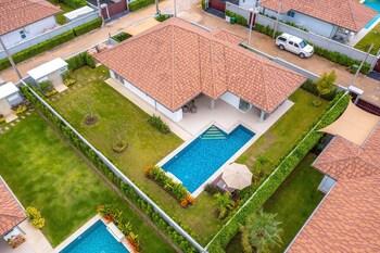 private 3 bedroom pool villa ms22