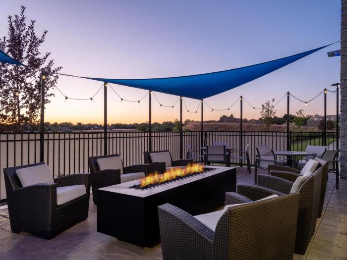 holiday inn express and suites meridian boise west an ihg hotel