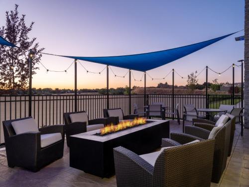 holiday inn express and suites meridian boise west an ihg hotel
