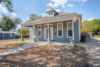 gorgeous family friendly home near downtown