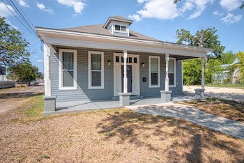 gorgeous family friendly home near downtown
