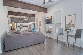 gorgeous family friendly home near downtown