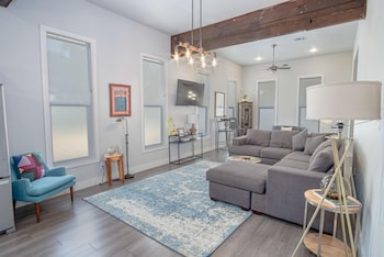 gorgeous family friendly home near downtown