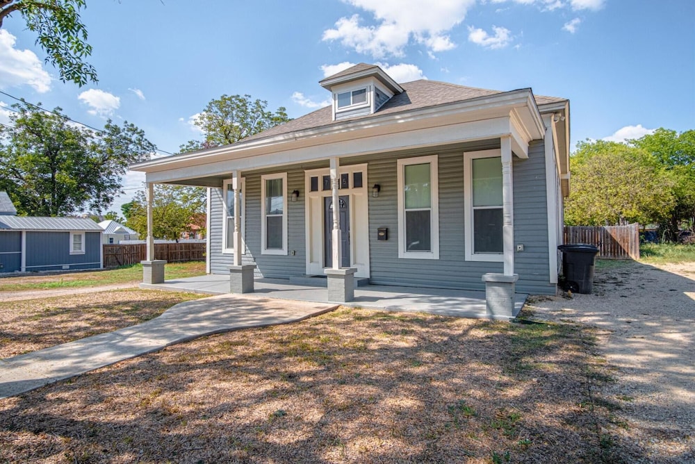 gorgeous family friendly home near downtown