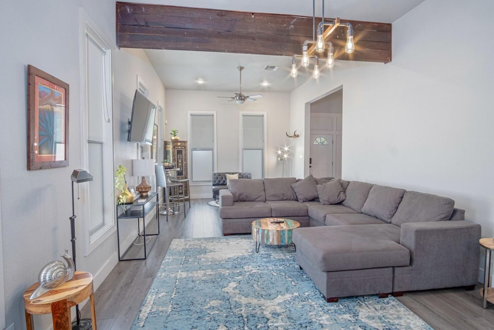 gorgeous family friendly home near downtown