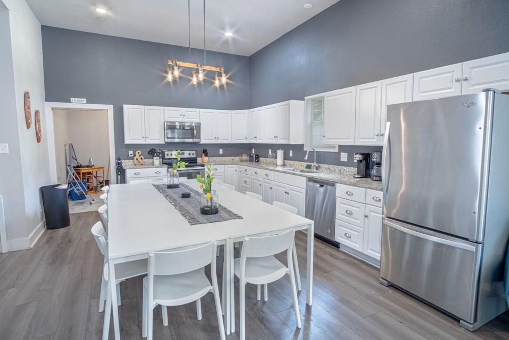 gorgeous family friendly home near downtown