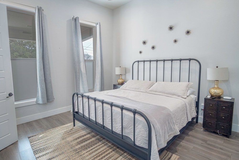 gorgeous family friendly home near downtown