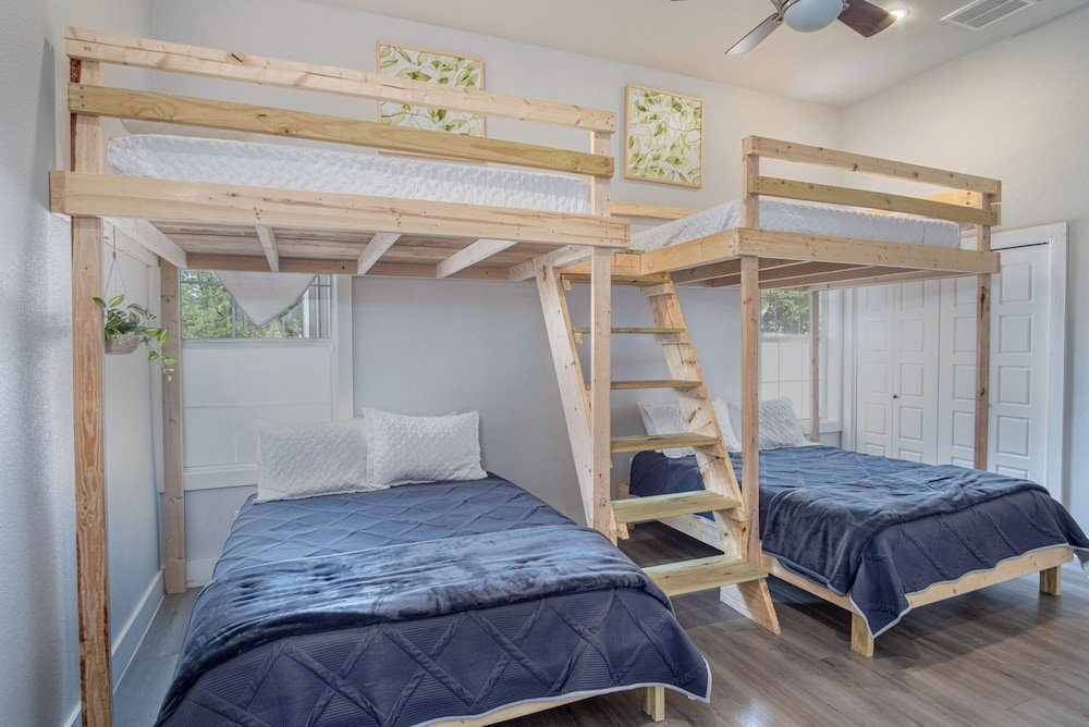 gorgeous family friendly home near downtown