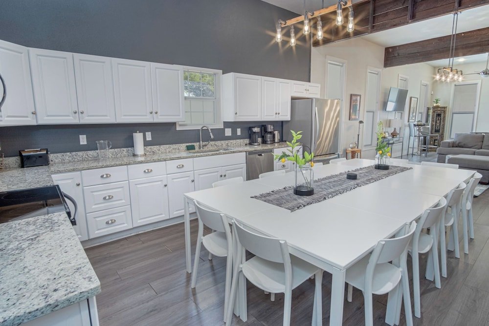gorgeous family friendly home near downtown