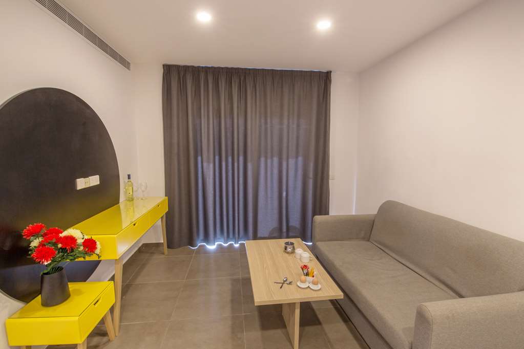 anthea hotel apartments