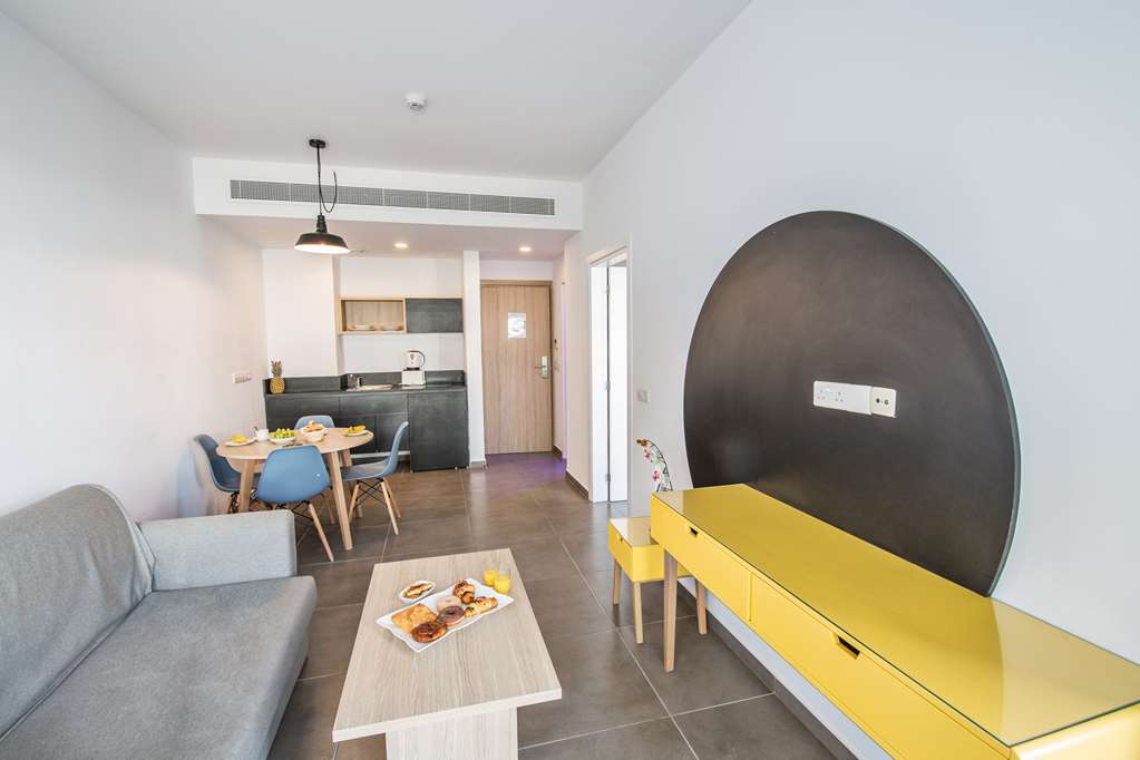 anthea hotel apartments