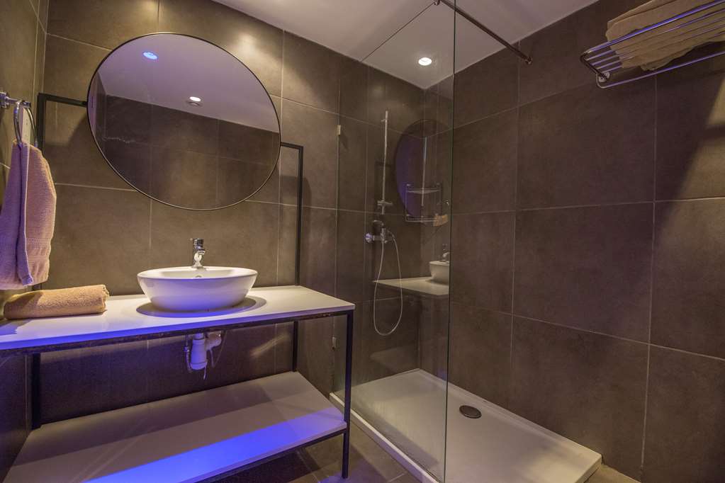 anthea hotel apartments