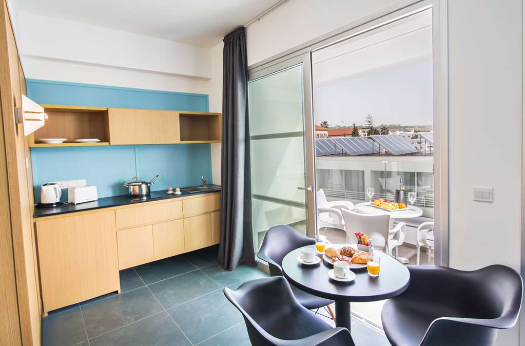 anthea hotel apartments