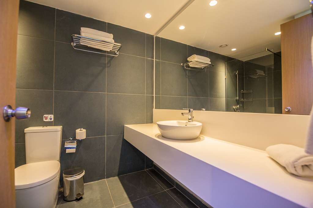 anthea hotel apartments