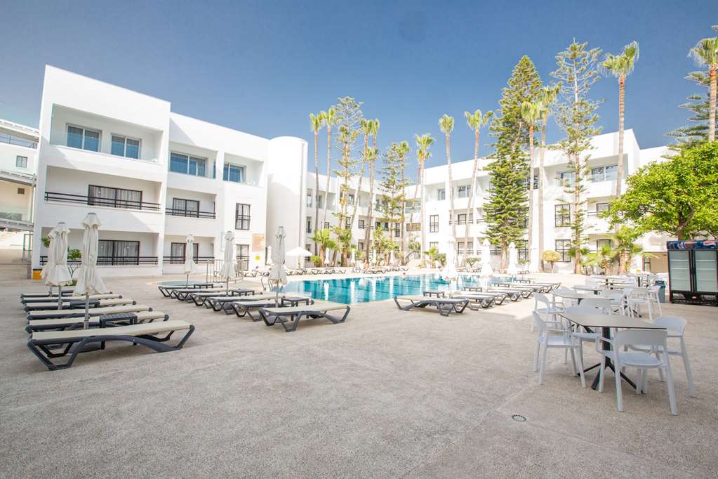 anthea hotel apartments