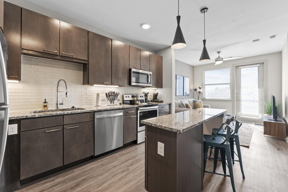 cozy 1br king suite close to downtown w fast wifi
