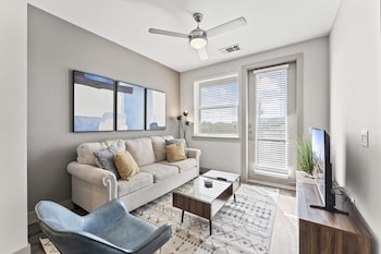 cozy 1br king suite close to downtown w fast wifi