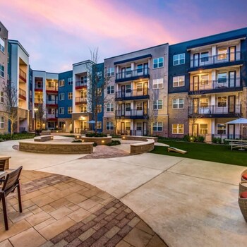 cozy 1br king suite close to downtown w fast wifi