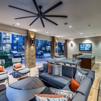 cozy 1br king suite close to downtown w fast wifi