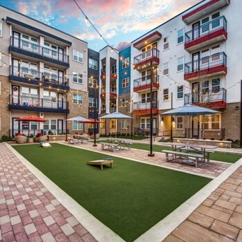 cozy 1br king suite close to downtown w fast wifi