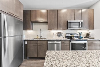 cozy 1br king suite close to downtown w fast wifi