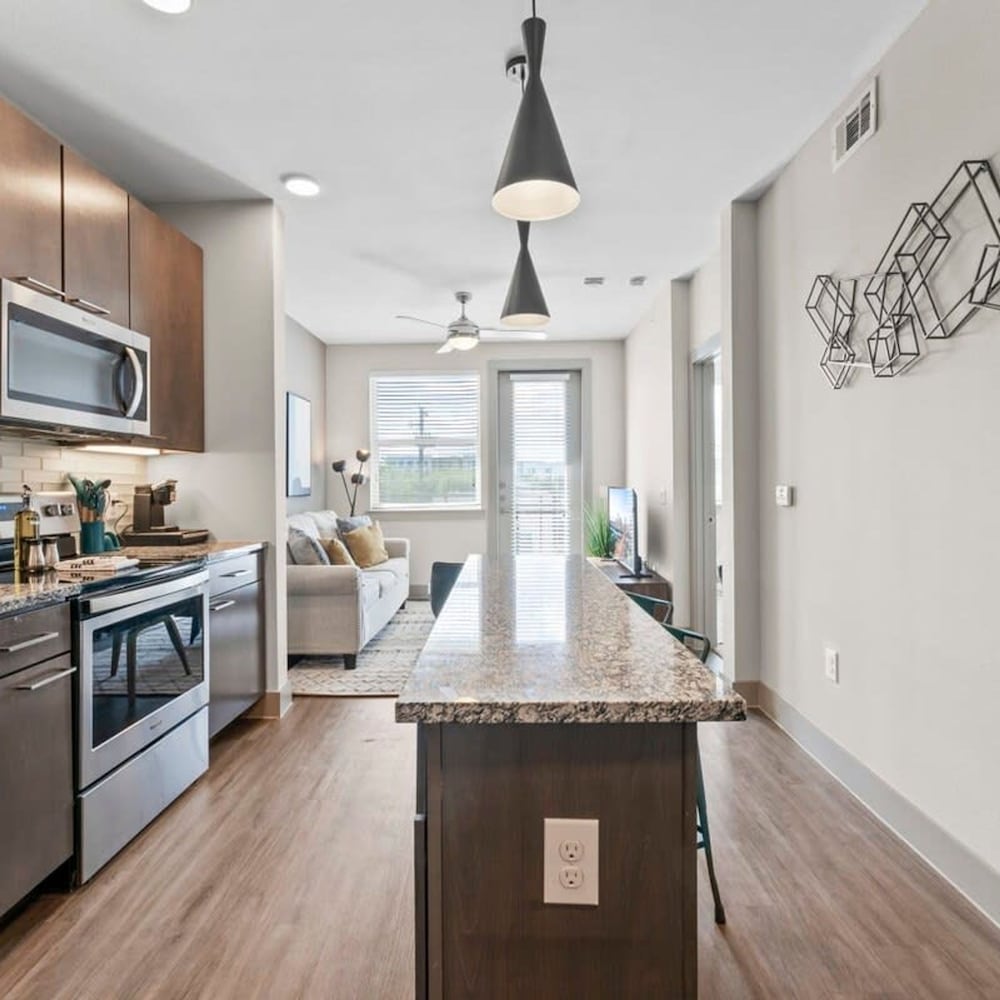 cozy 1br king suite close to downtown w fast wifi