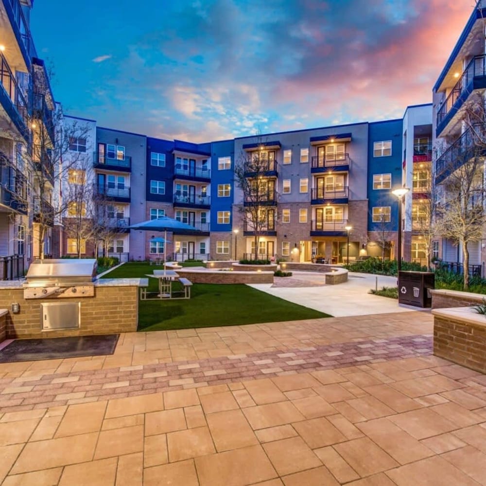 cozy 1br king suite close to downtown w fast wifi