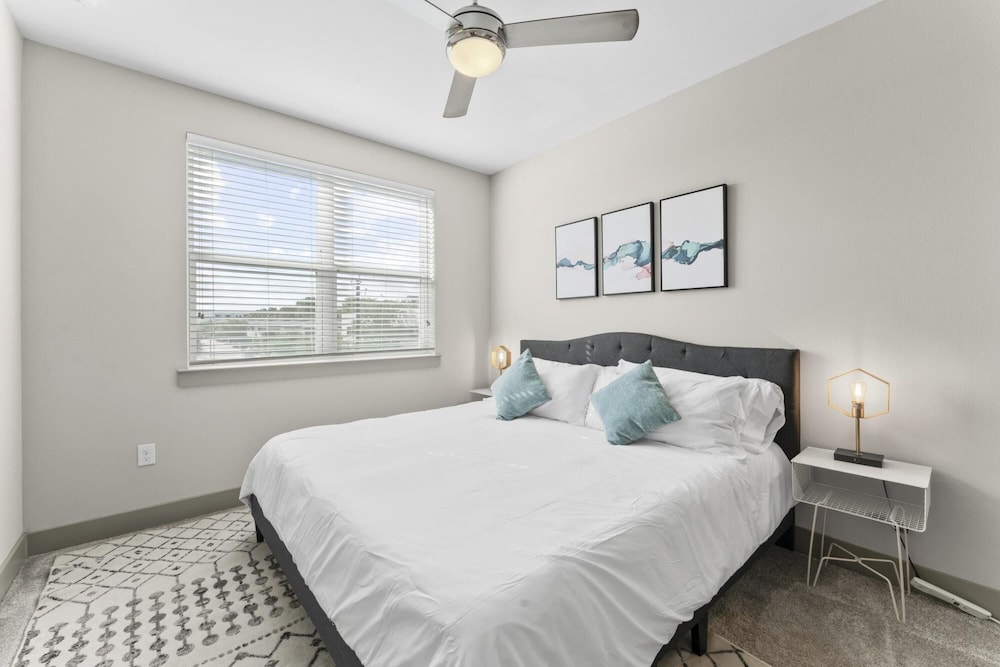 cozy 1br king suite close to downtown w fast wifi