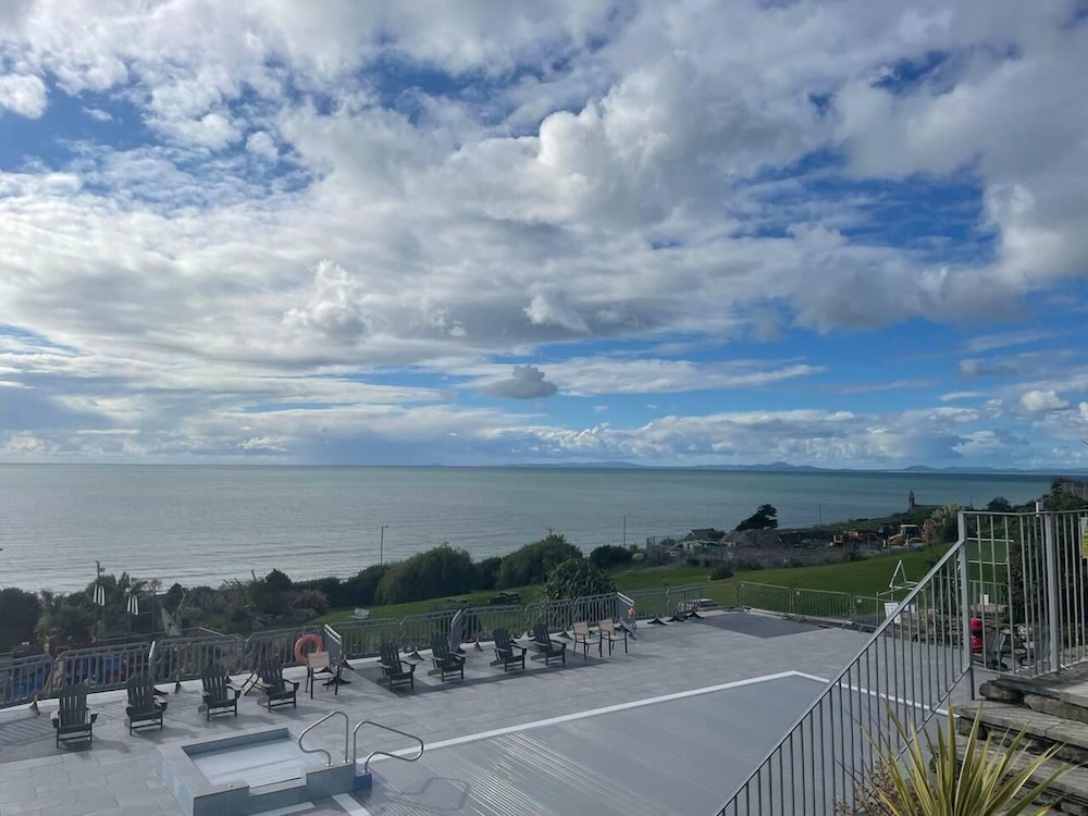 stunning hillside sea view 2 bed in barmouth