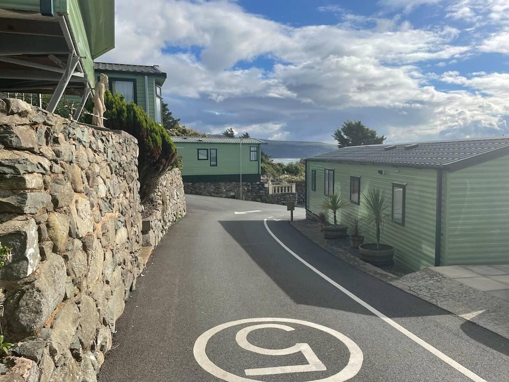 stunning hillside sea view 2 bed in barmouth
