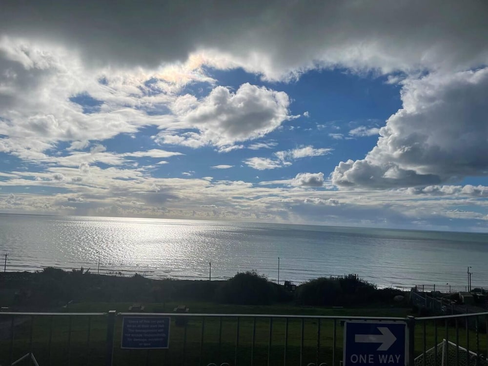 stunning hillside sea view 2 bed in barmouth