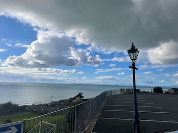 stunning hillside sea view 2 bed in barmouth