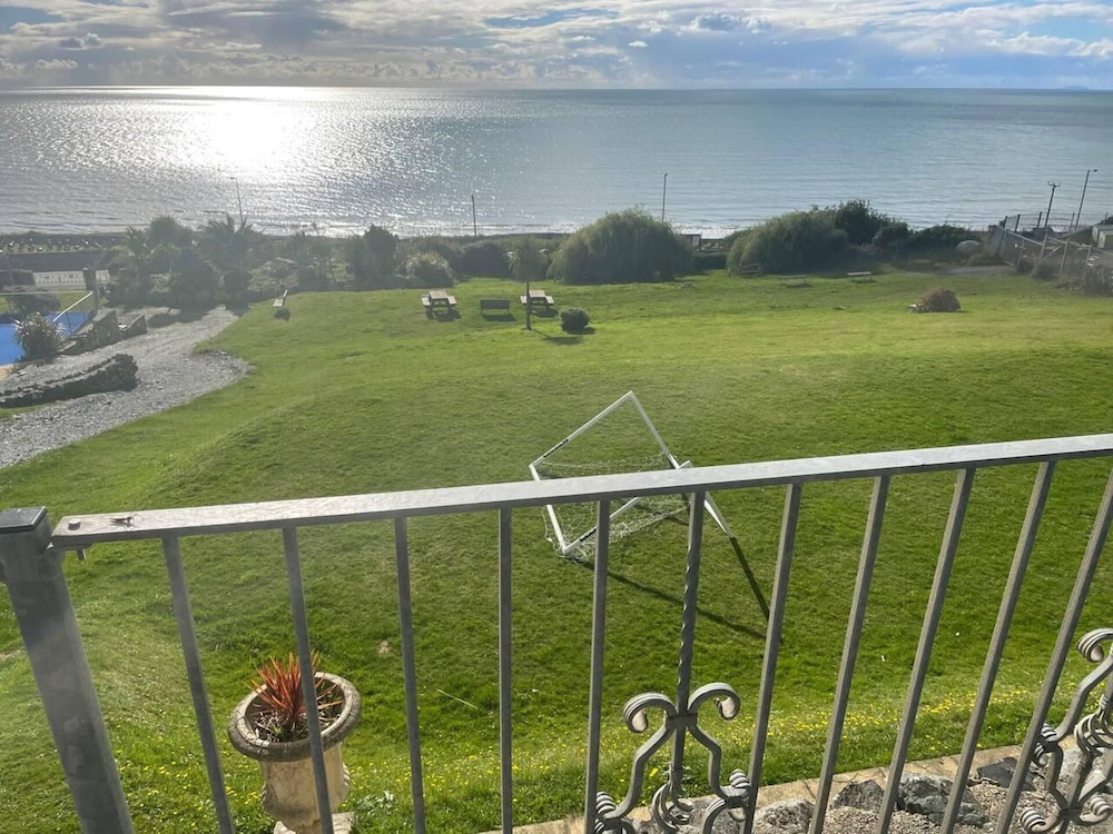 stunning hillside sea view 2 bed in barmouth