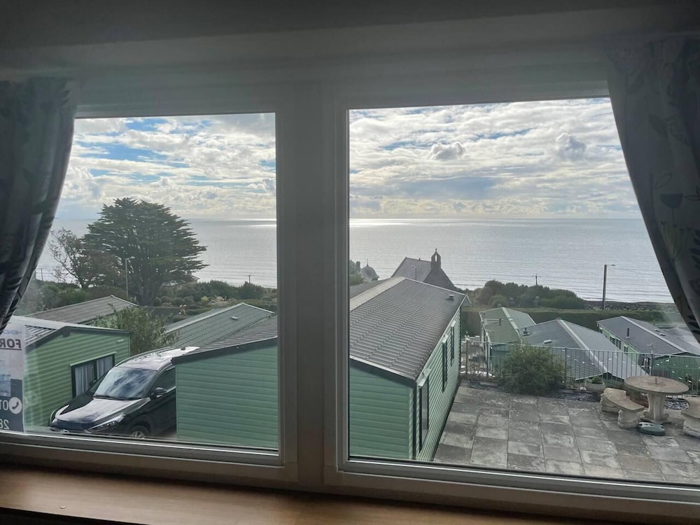 stunning hillside sea view 2 bed in barmouth