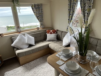 stunning hillside sea view 2 bed in barmouth