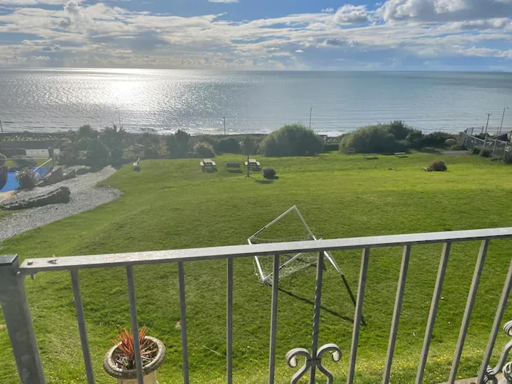 stunning hillside sea view 2 bed in barmouth