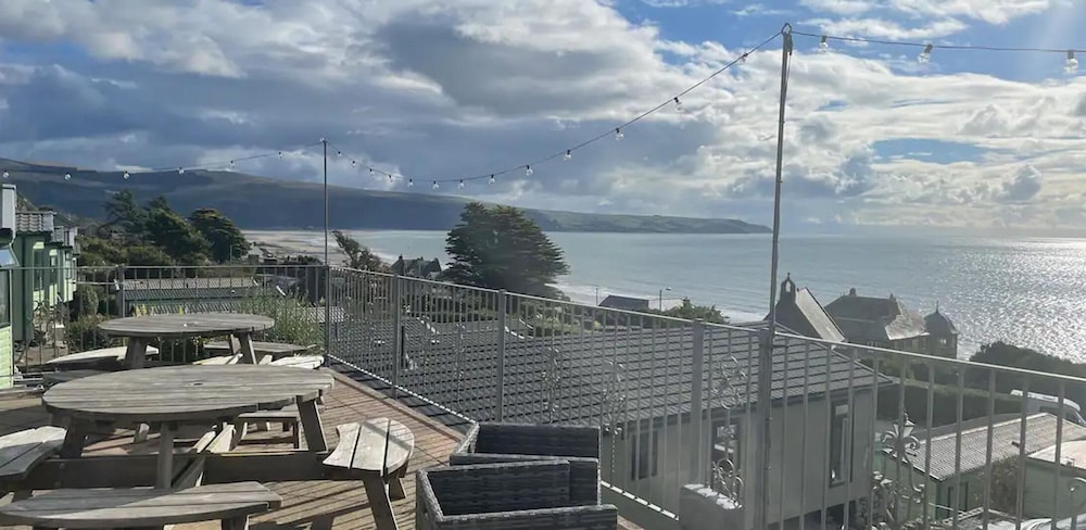 stunning hillside sea view 2 bed in barmouth