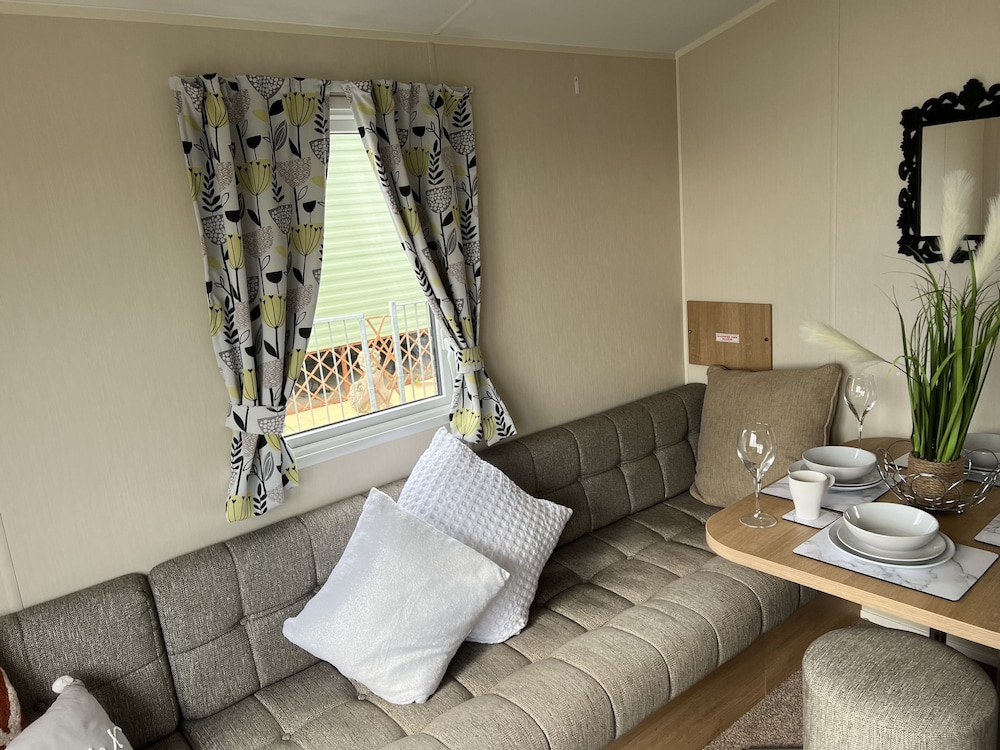 stunning hillside sea view 2 bed in barmouth