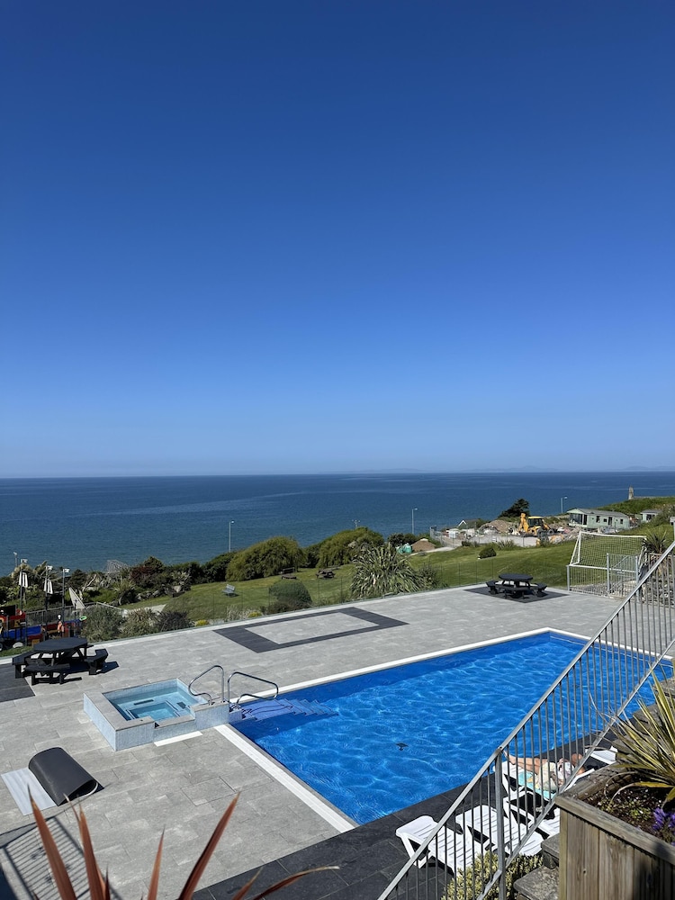 stunning hillside sea view 2 bed in barmouth