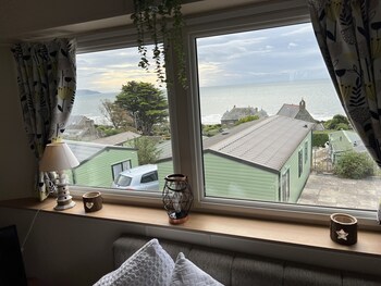 stunning hillside sea view 2 bed in barmouth