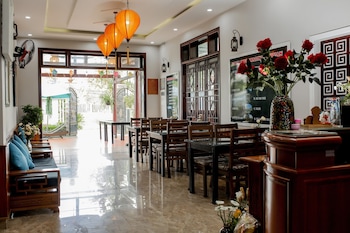 hoi an family room with swimming pool