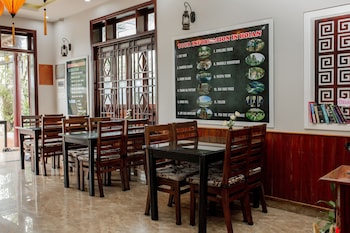 hoi an family room with swimming pool