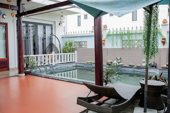 hoi an family room with swimming pool