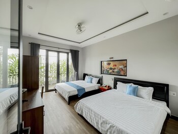 hoi an family room with swimming pool