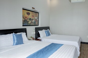 hoi an family room with swimming pool